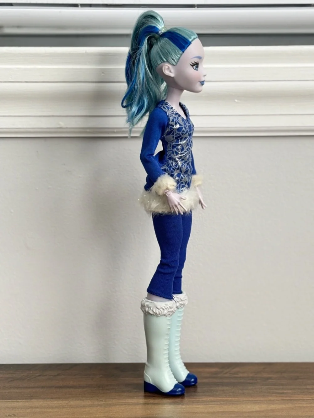 DC Super Hero Girls Frost Action Figure Doll Mattel Outfit Boots COMPLETE 2015